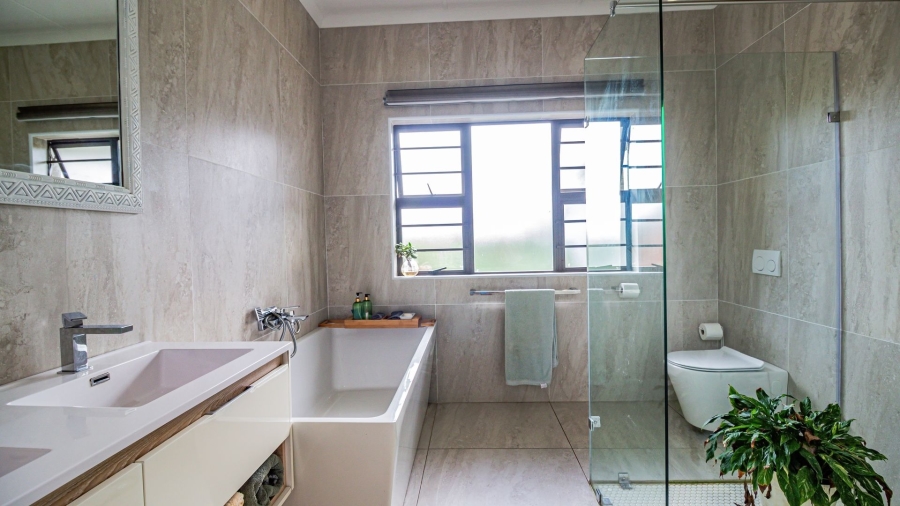 6 Bedroom Property for Sale in Gonubie North Eastern Cape